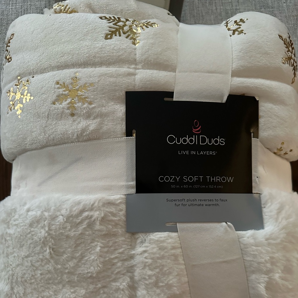 Cuddl Duds Snowflake Throw